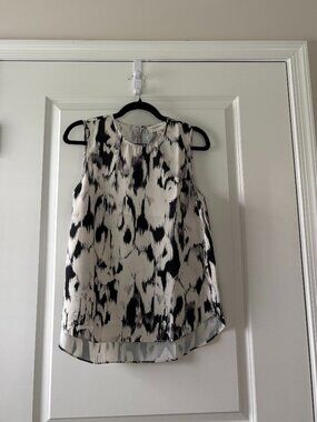 Banana Republic Black & White Abstract Blurred Pattern Shell Tank Size Medium